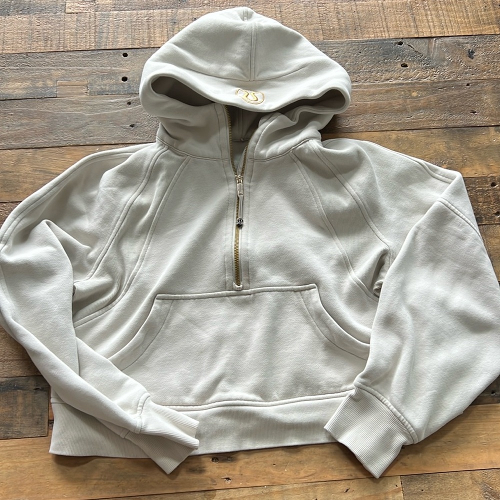 SOLD Lululemon Pullover 1/2 zip